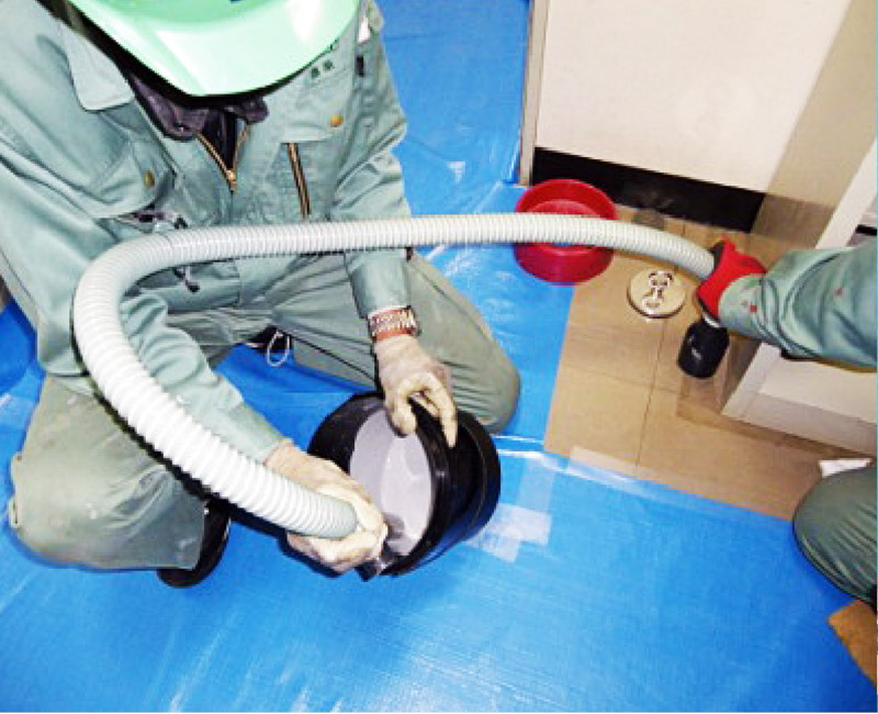 排水管のライニング作業