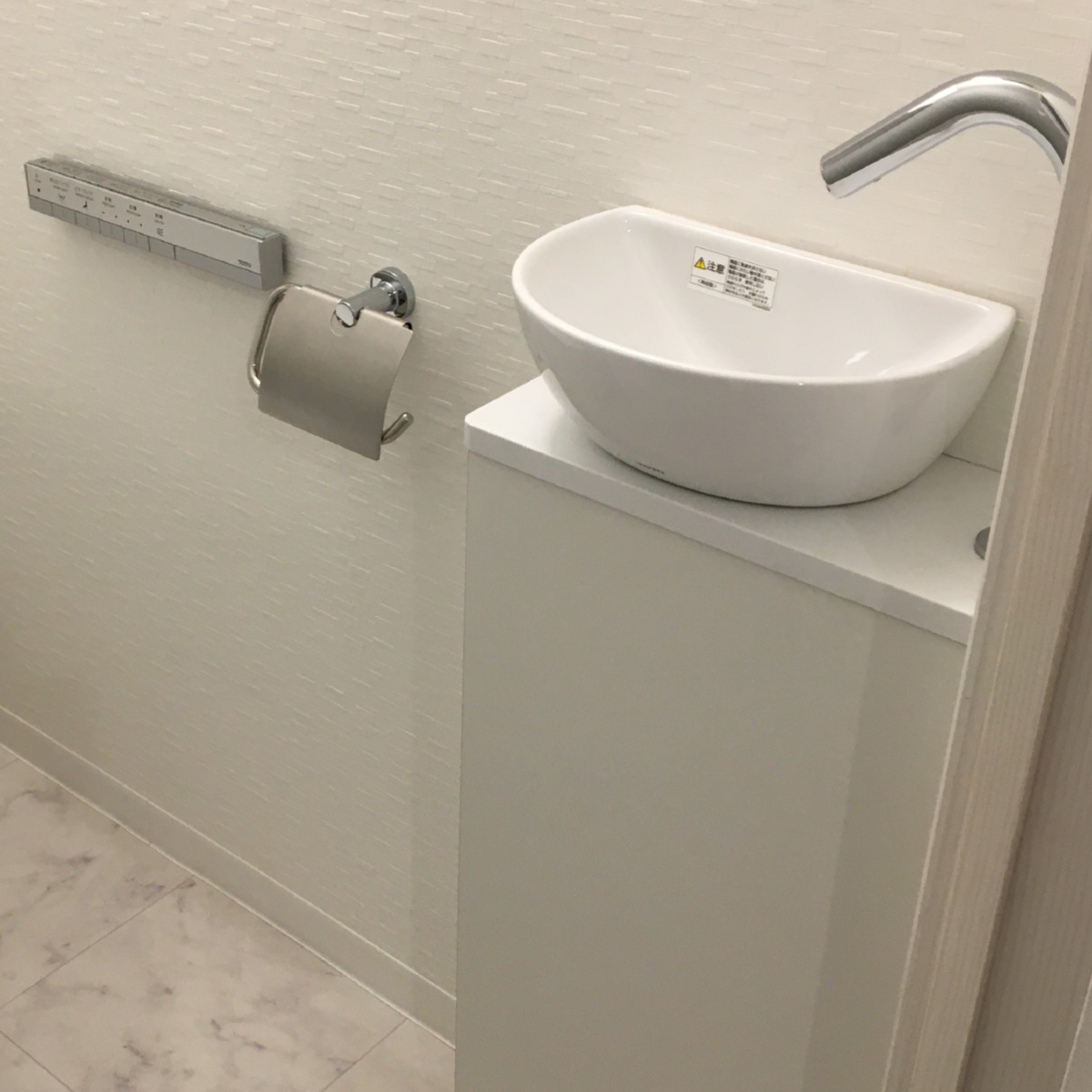 品川区マンション/洋便器TOTO ネオレスト RH1 施工後 手洗い器も追加で付けました